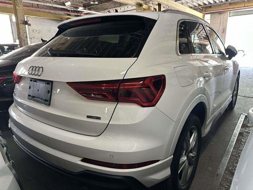 Ibis White 2023 Audi Q3 45 S line Premium