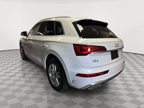 Glacier White Metallic 2022 Audi Q5 45 S line quattro Premium