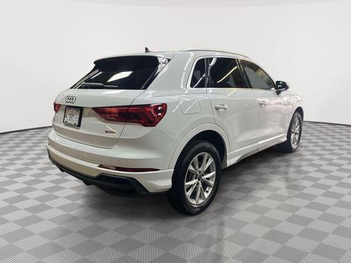 Arkona White 2025 Audi Q3 45 S line Premium