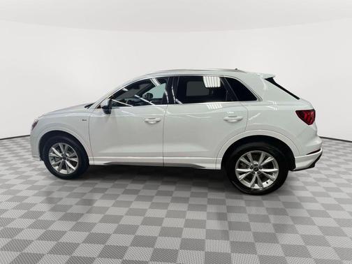 Arkona White 2025 Audi Q3 45 S line Premium