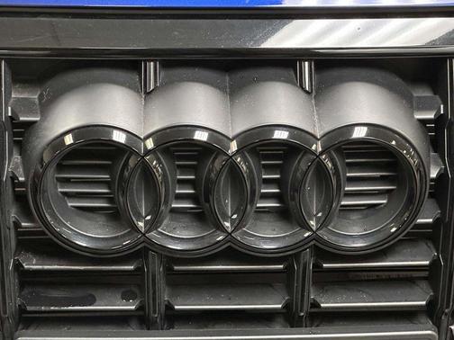 Navarra Blue Metallic 2023 Audi Q3 45 S line Premium
