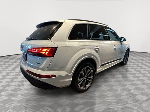Carrara White 2026 Audi Q7 45 Premium