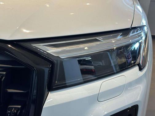 Carrara White 2026 Audi Q7 45 Premium