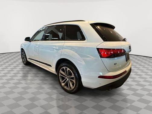 Carrara White 2026 Audi Q7 45 Premium