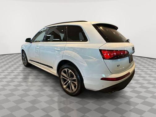 Carrara White 2026 Audi Q7 45 Premium