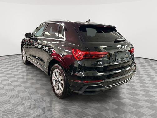 Mythos Black Metallic 2023 Audi Q3 45 S line Premium