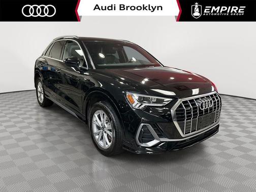 Mythos Black Metallic 2023 Audi Q3 45 S line Premium