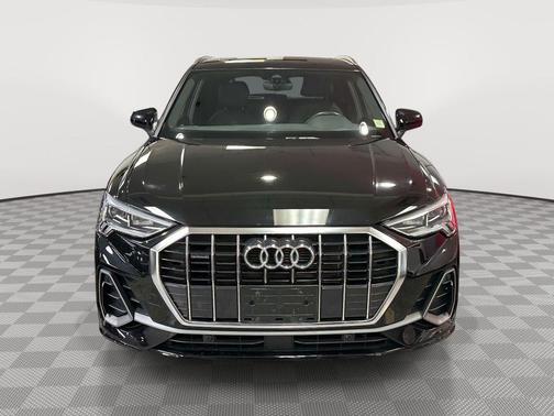 Mythos Black Metallic 2023 Audi Q3 45 S line Premium