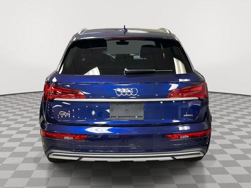 Navarra Blue Metallic 2023 Audi Q5 40 Premium