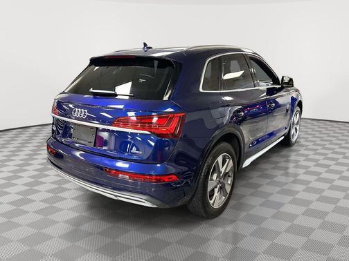 Navarra Blue Metallic 2023 Audi Q5 40 Premium