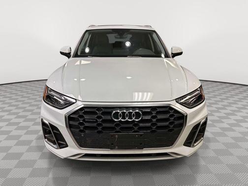 Glacier White Metallic 2023 Audi Q5 45 S line quattro Premium