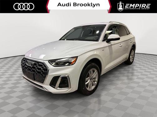 Glacier White Metallic 2023 Audi Q5 45 S line quattro Premium