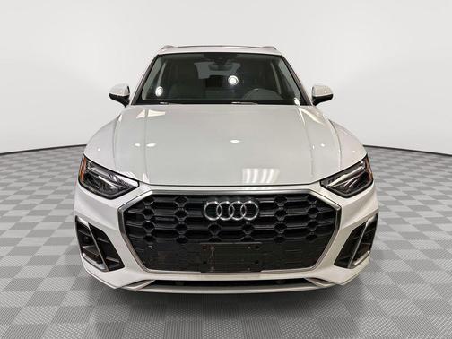 Glacier White Metallic 2023 Audi Q5 45 S line quattro Premium