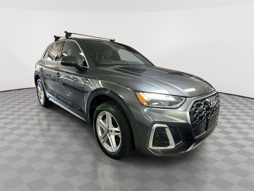 Daytona Gray Pearl Effect 2023 Audi Q5 e 55 S line quattro Premium