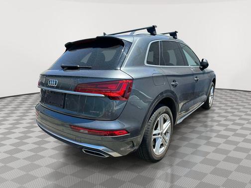 Daytona Gray Pearl Effect 2023 Audi Q5 e 55 S line quattro Premium