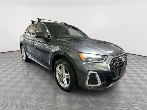 Daytona Gray Pearl Effect 2023 Audi Q5 e 55 S line quattro Premium