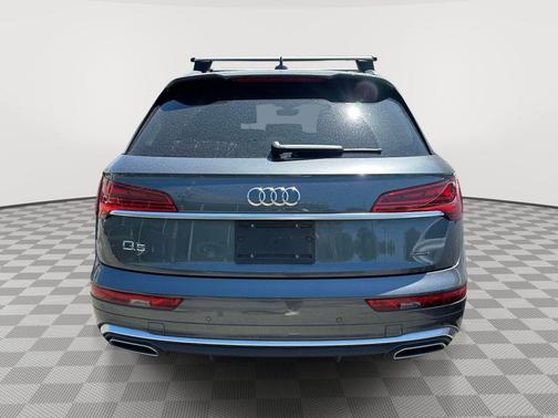 Daytona Gray Pearl Effect 2023 Audi Q5 e 55 S line quattro Premium