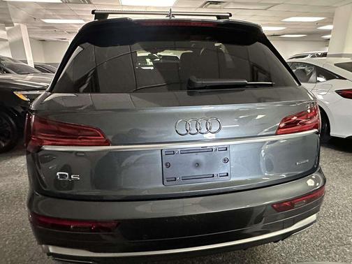 Daytona Gray Pearl Effect 2023 Audi Q5 e 55 S line quattro Premium