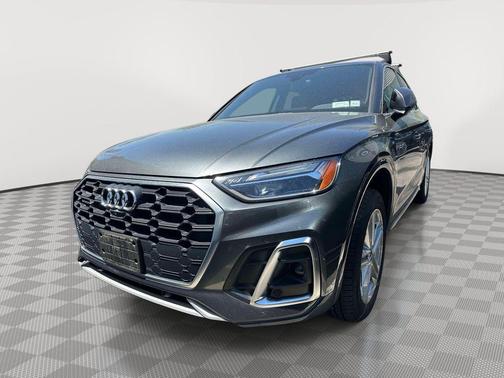 Daytona Gray Pearl Effect 2023 Audi Q5 e 55 S line quattro Premium