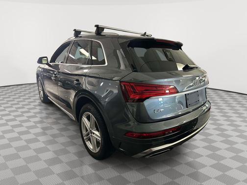 Daytona Gray Pearl Effect 2023 Audi Q5 e 55 S line quattro Premium