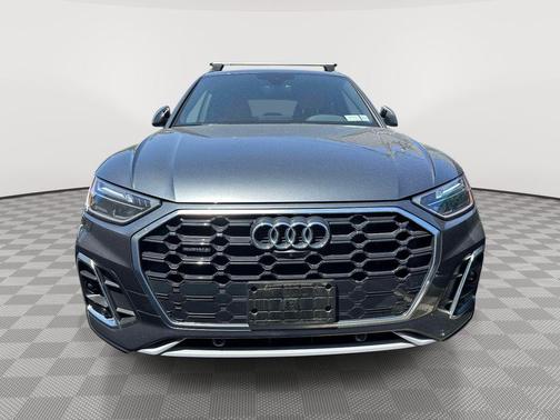 Daytona Gray Pearl Effect 2023 Audi Q5 e 55 S line quattro Premium