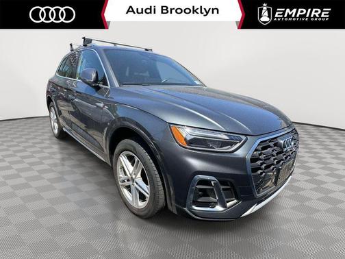 Daytona Gray Pearl Effect 2023 Audi Q5 e 55 S line quattro Premium
