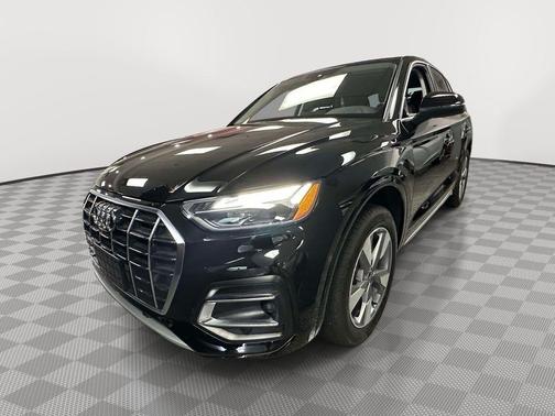 Mythos Black Metallic 2023 Audi Q5 40 Premium Plus