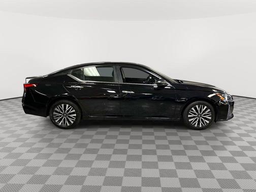 Black 2024 Nissan Altima 2.5 SV