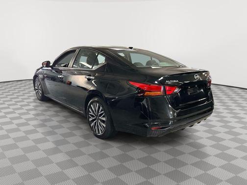 Black 2024 Nissan Altima 2.5 SV
