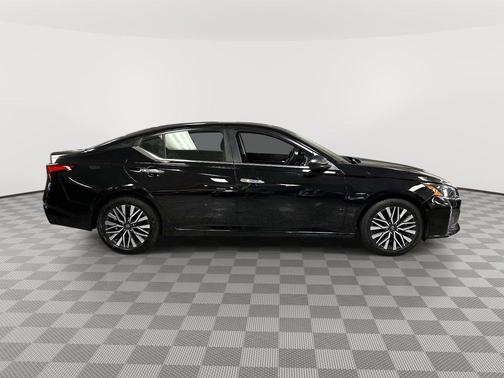 Black 2024 Nissan Altima 2.5 SV
