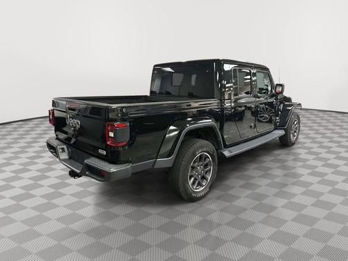 Black Clearcoat 2021 Jeep Gladiator Overland