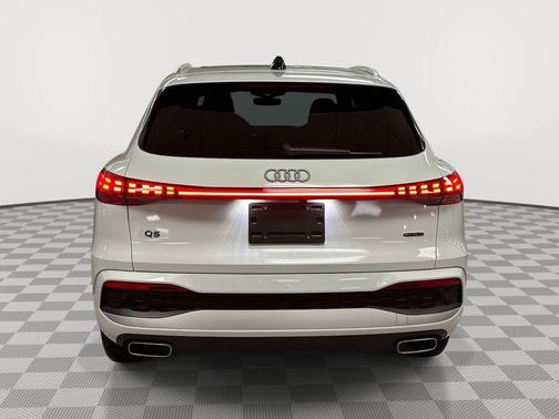Glacier White Metallic 2025 Audi Q5 2.0T quattro Premium