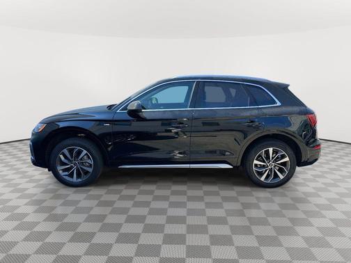 Mythos Black Metallic 2023 Audi Q5 45 S line quattro Premium