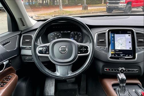 2020 Volvo XC90 T6 Momentum