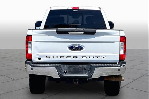 Oxford White 2019 Ford F-250 Lariat