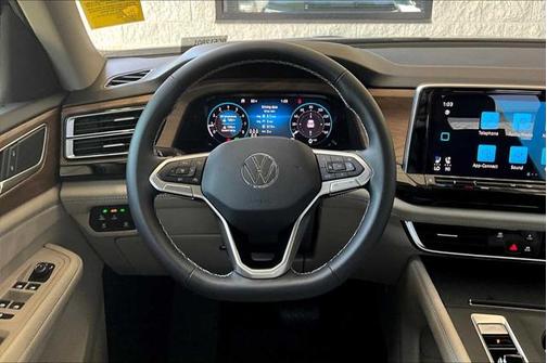 2024 Volkswagen Atlas 2.0T SE