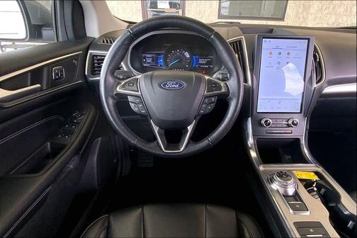 Iconic Silver Metallic 2022 Ford Edge Titanium