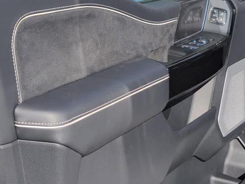 2025 Ford F-150 Lightning Platinum