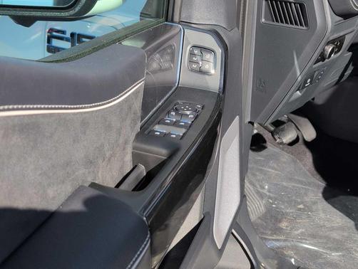 2025 Ford F-150 Lightning Platinum