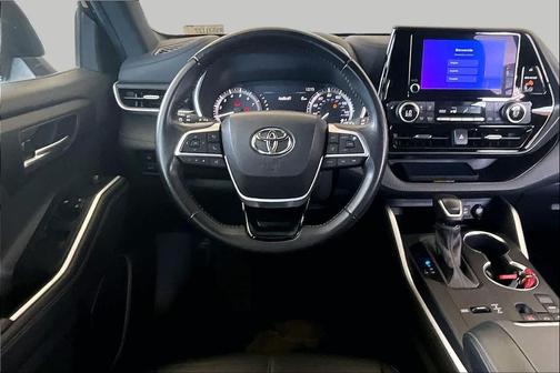 Midnight Black Metallic 2024 Toyota Highlander XSE