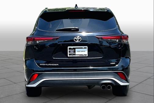 Midnight Black Metallic 2024 Toyota Highlander XSE