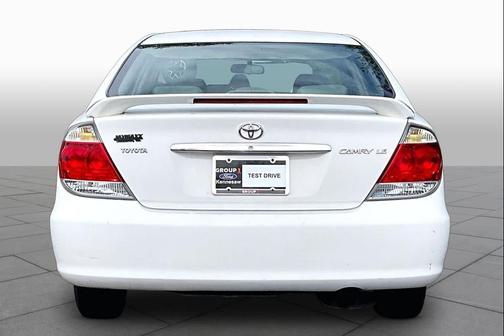 Super White 2005 Toyota Camry LE