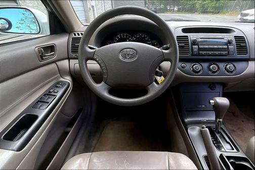 Super White 2005 Toyota Camry LE
