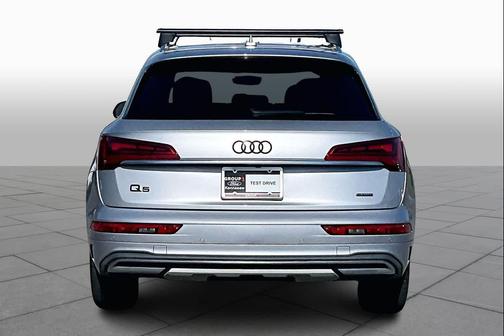 Florett Silver Metallic 2023 Audi Q5 40 Premium Plus