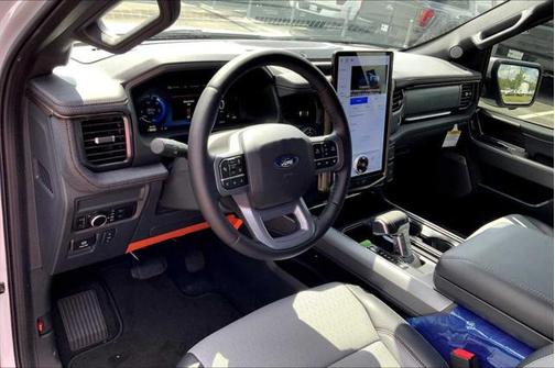 2025 Ford F-150 Lightning LARIAT