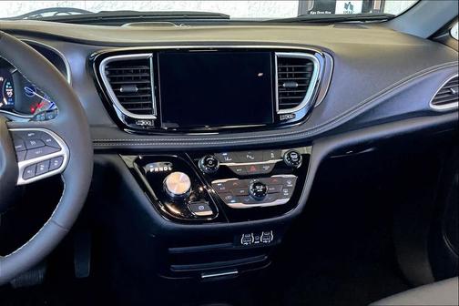 2025 Chrysler Pacifica Hybrid Select