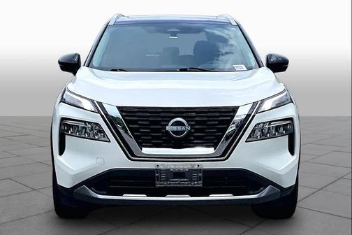 Pearl White Tricoat/Super Black 2023 Nissan Rogue SL