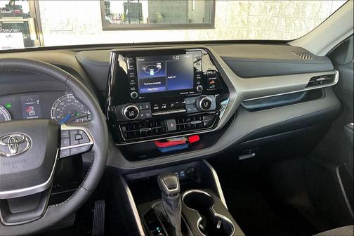 2022 Toyota Highlander Hybrid LE