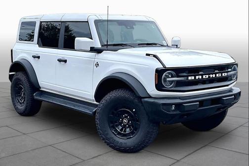 Oxford White 2026 Ford Bronco Outer Banks