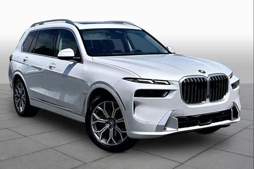 Mineral White Metallic 2023 BMW X7 xDrive40i